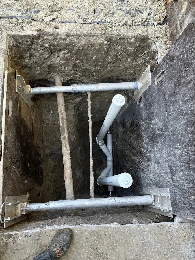 Experienced plumber completing Drain Cleaning work in Fort Washington